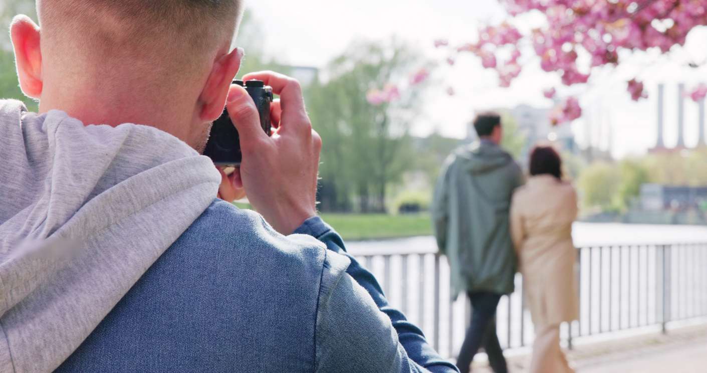Detektiv bei Verdacht auf Fremdgehen